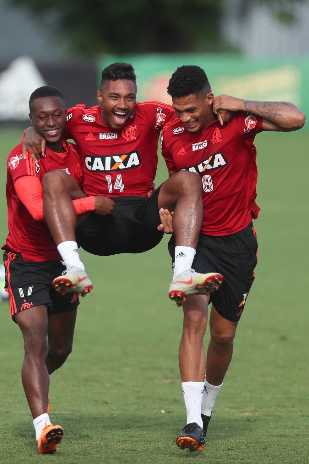 Mais solto dentro e fora de campo, Vitinho comeÃ§a a dar retorno no Flamengo â Foto: Gilvan de Souza