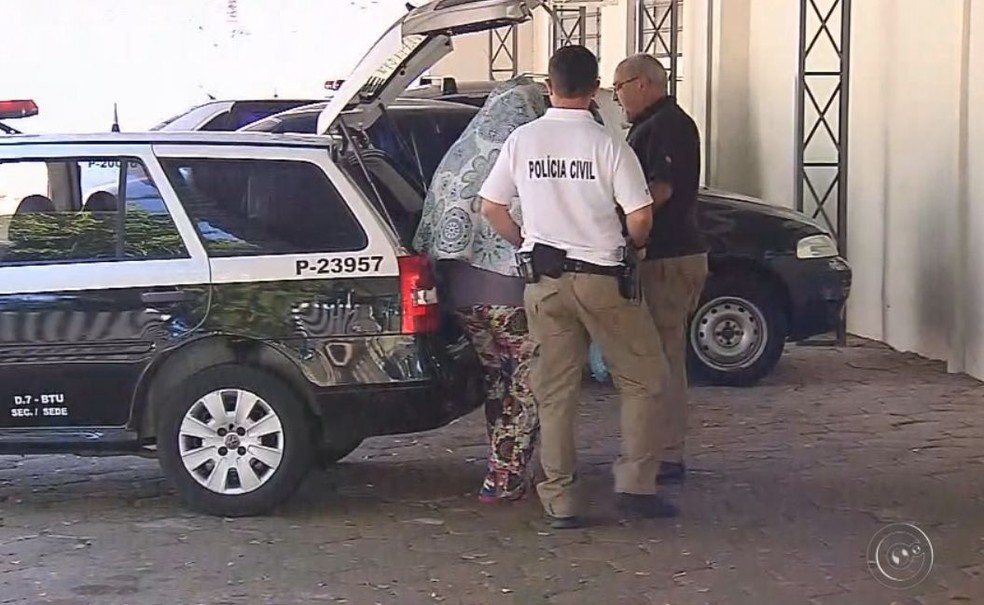 Rita de Cássia se apresentou na delegacia nesta quinta-feira (Foto: Reprodução / TV TEM )