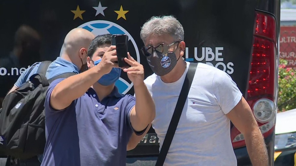 De olho no rival: Grêmio embarca para São Paulo sem dois titulares e com dúvida na zaga