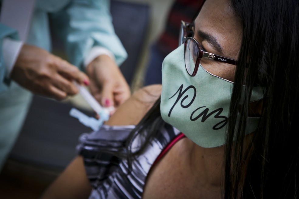 Vacinação contra Covid-19 no DF — Foto: Breno Esaki/Agência Saúde-DF