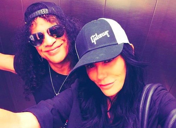 O músico Slash com a atual namorada (Foto: Instagram)
