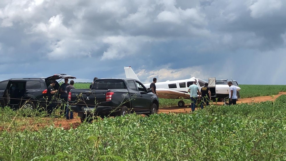 FAB intercepta avião que fazia rota suspeita em Vilhena, RO — Foto: Maelly Nunes/Rede Amazônica 