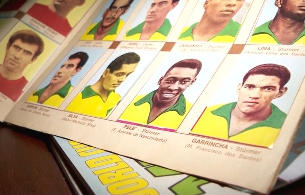 Pelé no álbum de Paulo César. — Foto: Reprodução/TVMorena