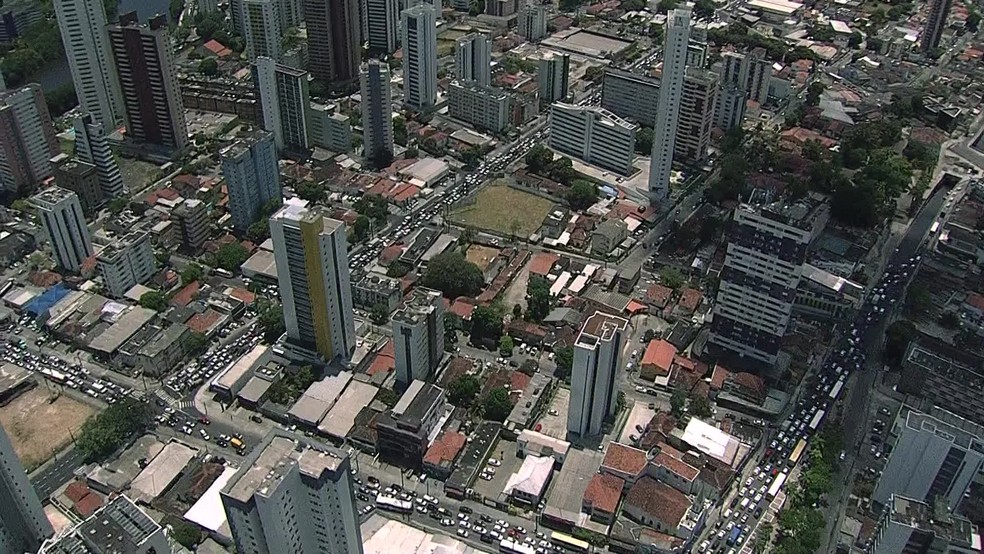 Imagem aérea mostra Zona Oeste do Recife — Foto: Reprodução/TV Globo