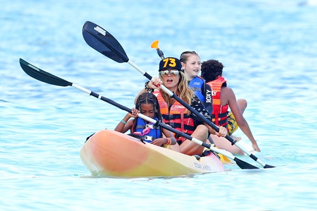 Heidi Klum e filhos no Caribe (Foto: GrosbyGroup)