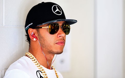 "Senna sempre foi meu piloto predileto", afirma Lewis Hamilton - GQ | Motor