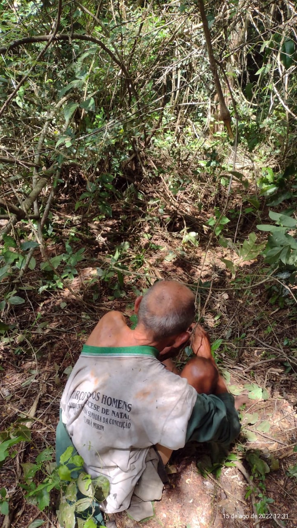 Homem foi resgatado pela PRF e pelo Corpo de Bombeiros em Ceará-Mirim — Foto: PRF/Cedida