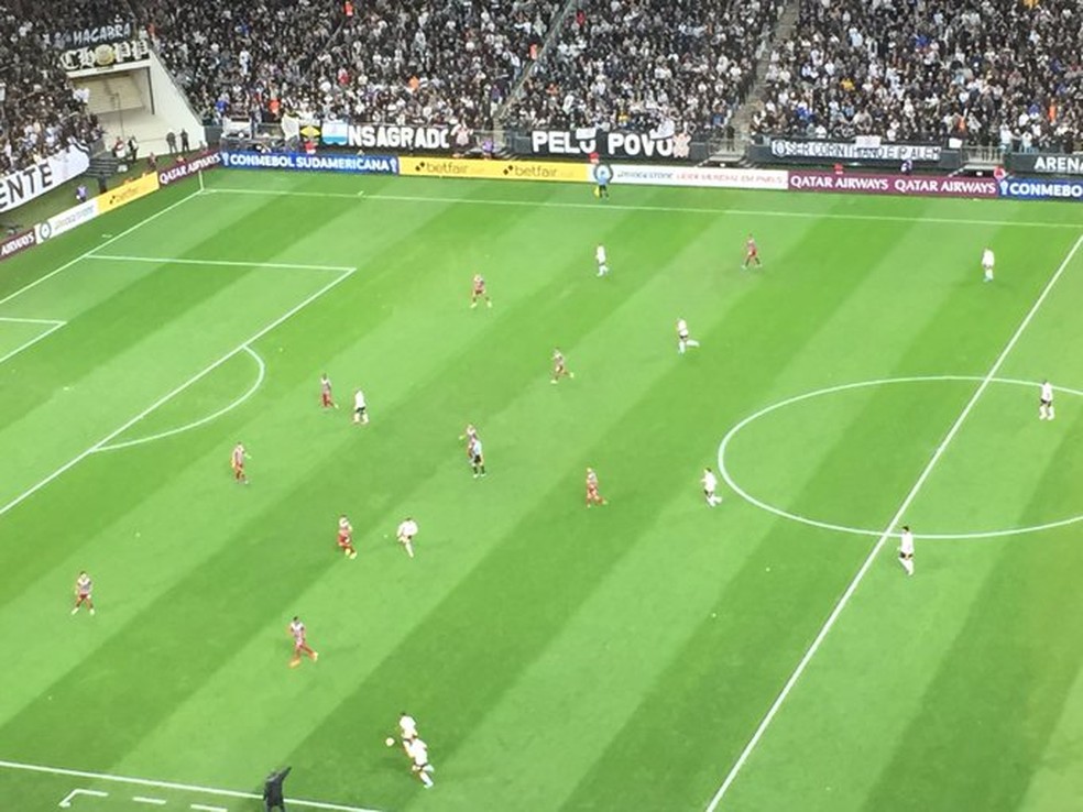 Posicionamento defensivo do Fluminense contra o Corinthians — Foto: Felipe Siqueira