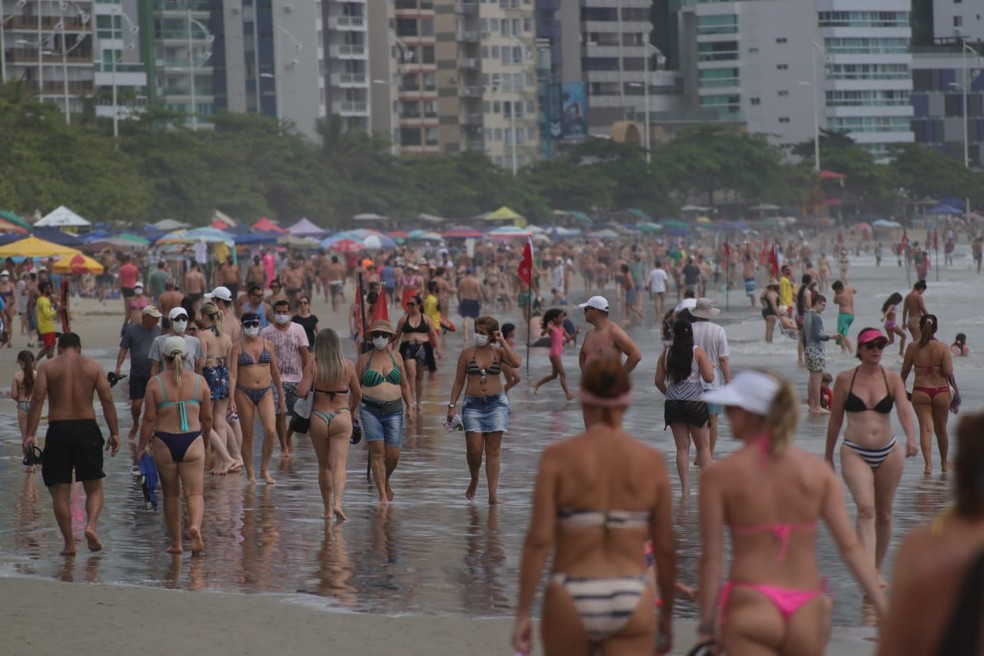 Dia foi de calor no sábado (2) em Balneário Camboriú — Foto: Luis Souza/ NSC TV