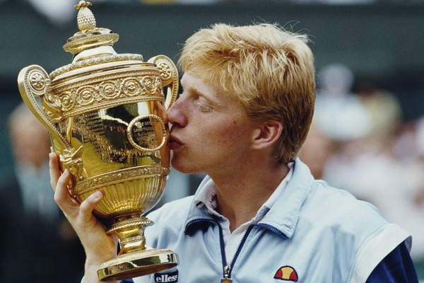 Vencedor de Wimbledon aos 17 anos, Becker ainda é o jogador mais jovem a vencer o torneio (Foto: Getty)