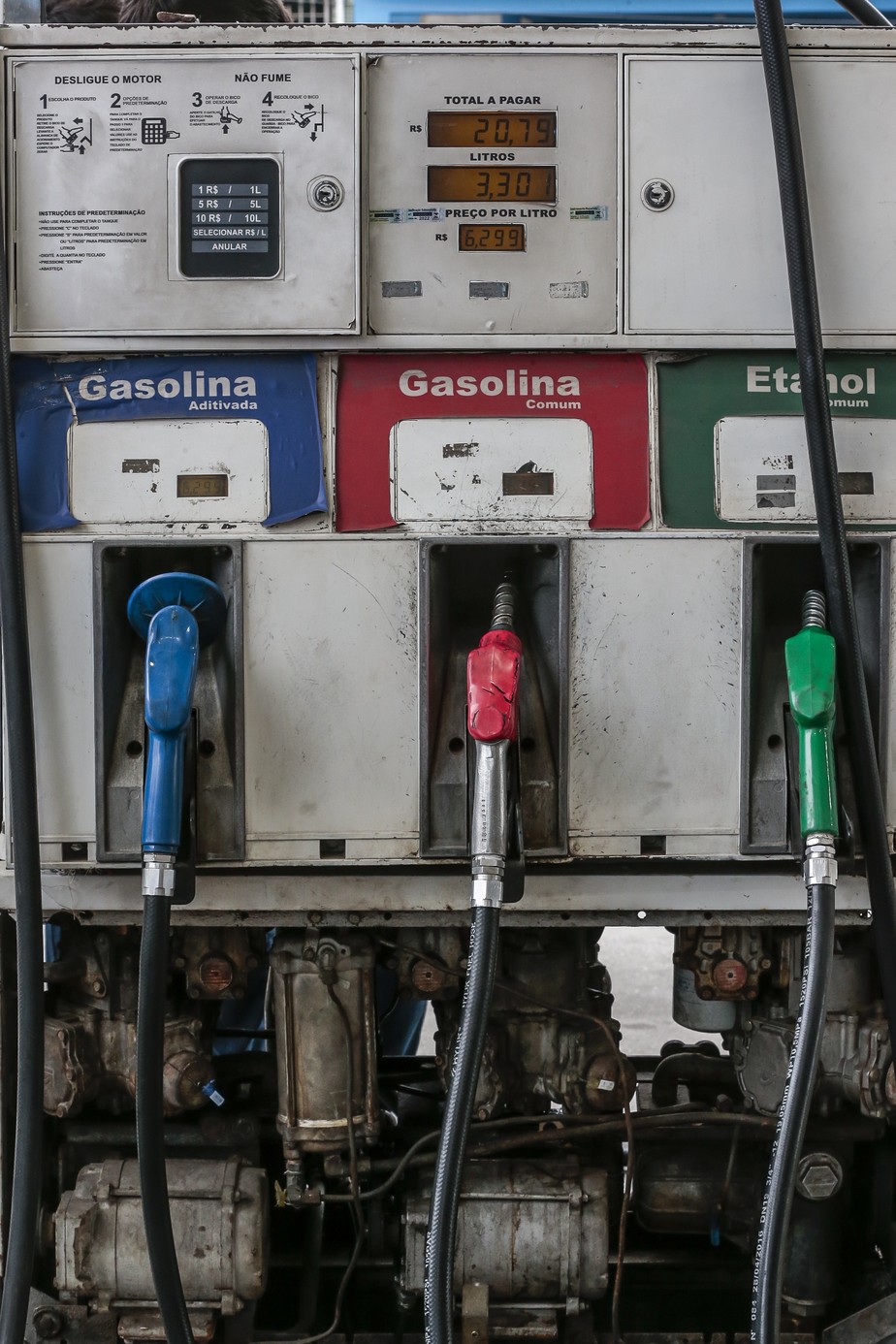 Preços dos combustíveis desaceleram em outubro