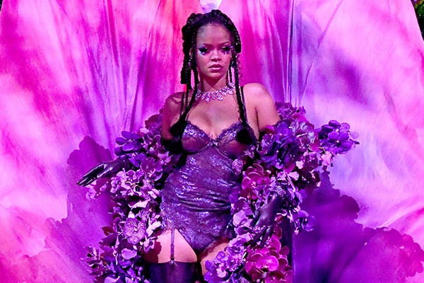 Rihanna no desfile de sua grife de lingeries (Foto: Getty)