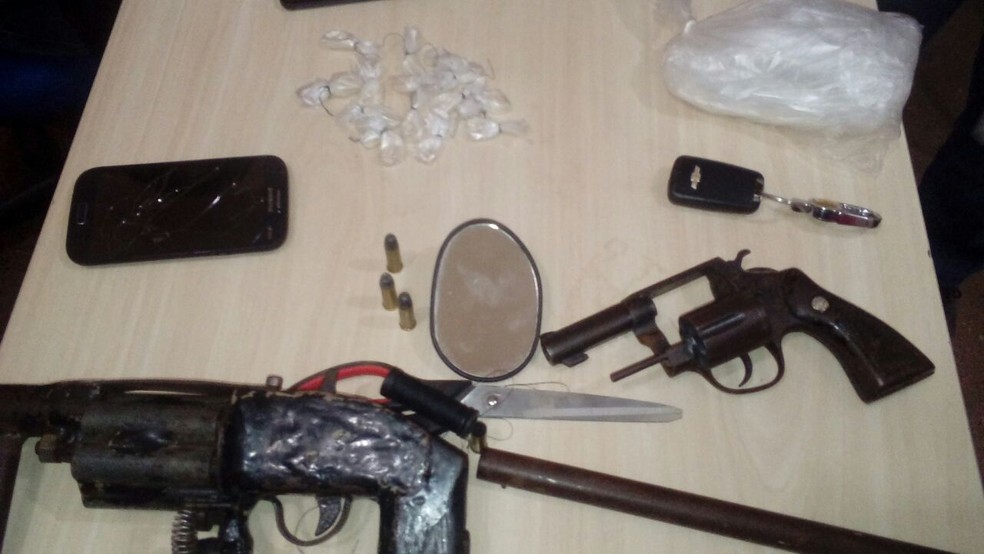 Armas e drogas apreendidas pela polícia (Foto: PC/PA)