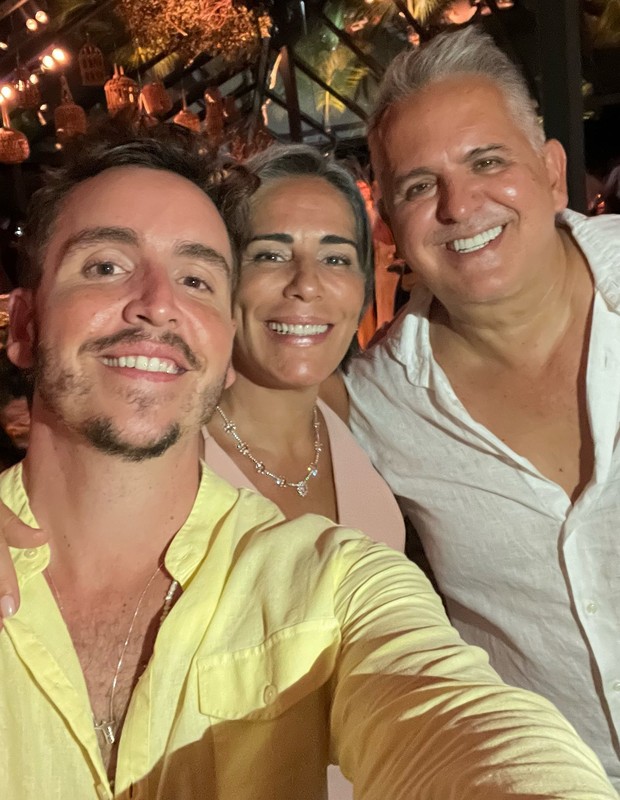 Wagner Santisteban com os ex-sogros Gloria Pires e Orlando Morais (Foto: Reprodução/Instagram)