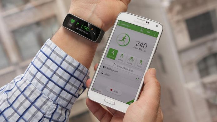 Gear Fit chama atenção por possuir muitos recursos dos smartwatchs e preço baixo (Foto: Reprodução / Lelong.com)