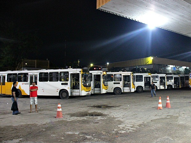 Segundo o diretor da empresa, cerca de 70 ônibus pararam de circular nesta sexta-feira (1º) (Foto: Indiara Bessa/G1 AM)