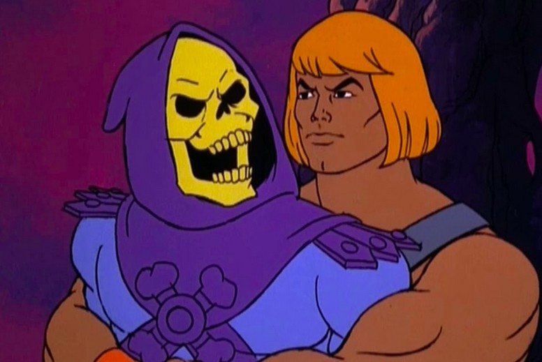 O vilão Esqueleto e o herói He-Man em cena do desenho animado com os personagens (Foto: Reprodução)