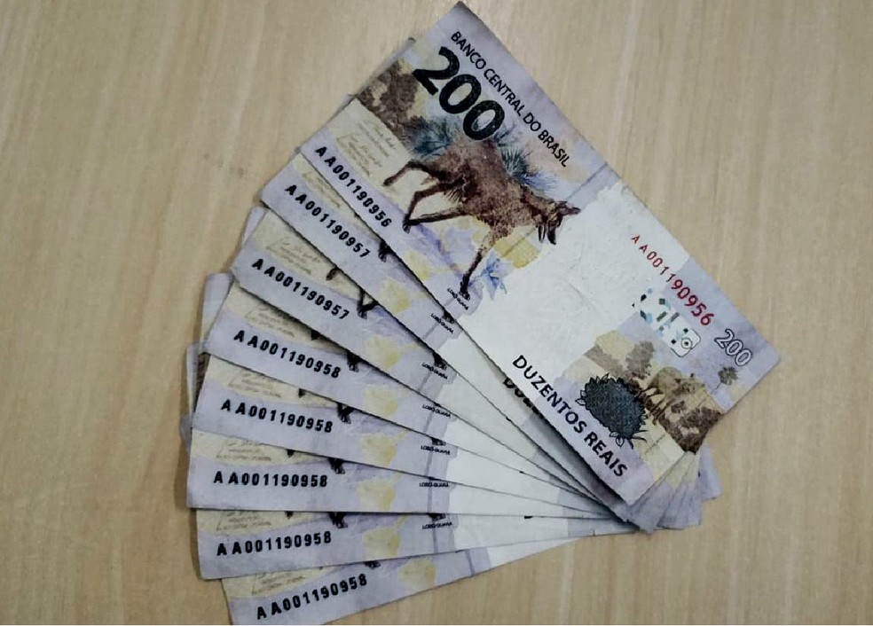 Homem recebe oito notas falsas de R$ 200 ao vender refletores no Grande Recife