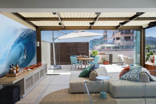 Cobertura dúplex de 257 m² tem piscina e clima de casa de veraneio (Foto: Juliano Colodeti (MCA Estúdio))
