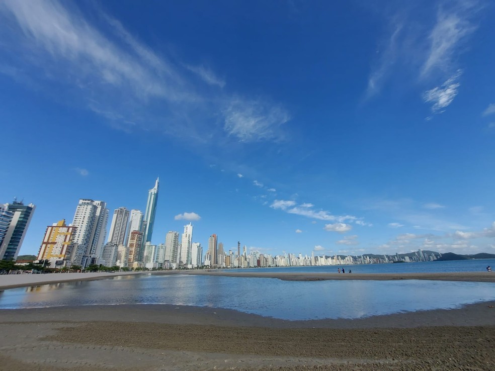 Alargamento de faixa de areia vai completar um ano em 3 de dezembro — Foto: Rodrigo Gonçalves/NSC TV
