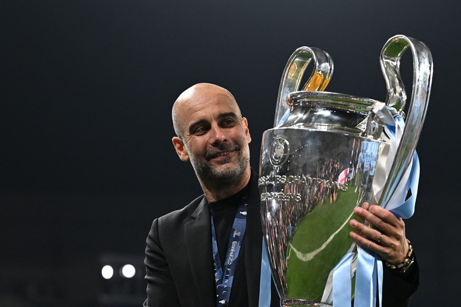 Pep Guardiola conquistou a Tríplice Coroa pelo Manchester City