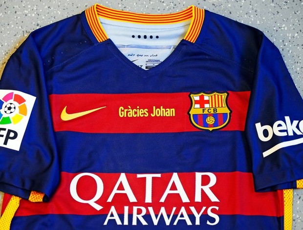 Camisa do Barcelona em homenagem a Johan Cruyff