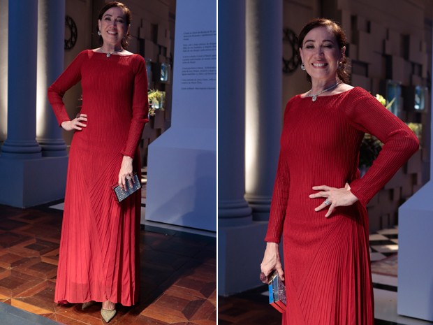 Marta se destaca com vestido longo vermelho (Foto: Artur Meninea/Gshow)