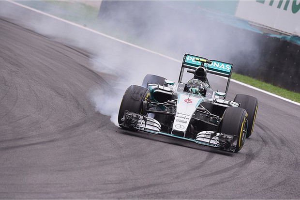 Nico Rosberg numa bela fritada de pneus (Foto: Ivan Carneiro/Autoesporte)