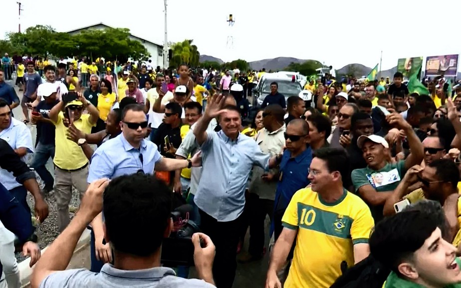 O presidente Jair Bolsonaro (PL) em campanha no interior da Bahia