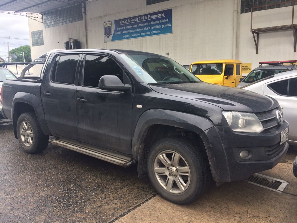 Veículos comprados em um esquema de lavagem de dinheiro foram apreendidos (Foto: Ascom/Polícia Civil de Pernambuco)