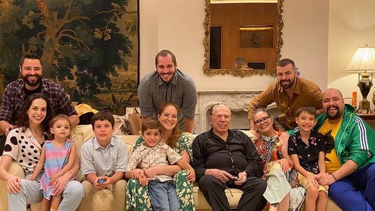 Silvio Santos reúne filhos, netos e bisnetos para celebrar 92 anos
