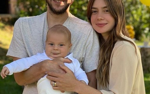 Jayme Matarazzo e Luiza Tellechea celebram 3 meses do filho com piquenique