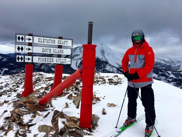 Tom Brady esquiando durante o feriado em Montana (Foto: Facebook/ Reprodução)