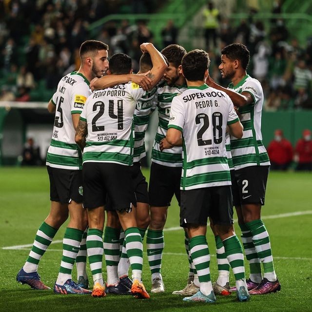 Jogadores do Sporting comemorando vitória no Campeonato Português (Foto: Reprodução/Instagram)