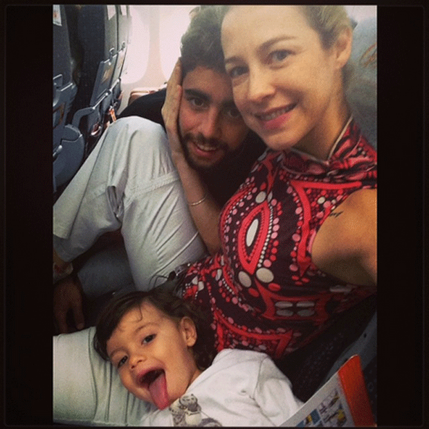 Todos com carinha de cansados no avião! (Foto: Reprodução - Instagram)