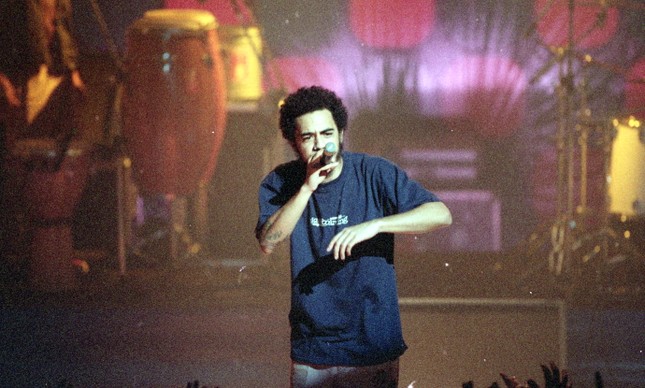 Marcelo D2 durante apresentação em 1997, numa casa de shows em São Paulo