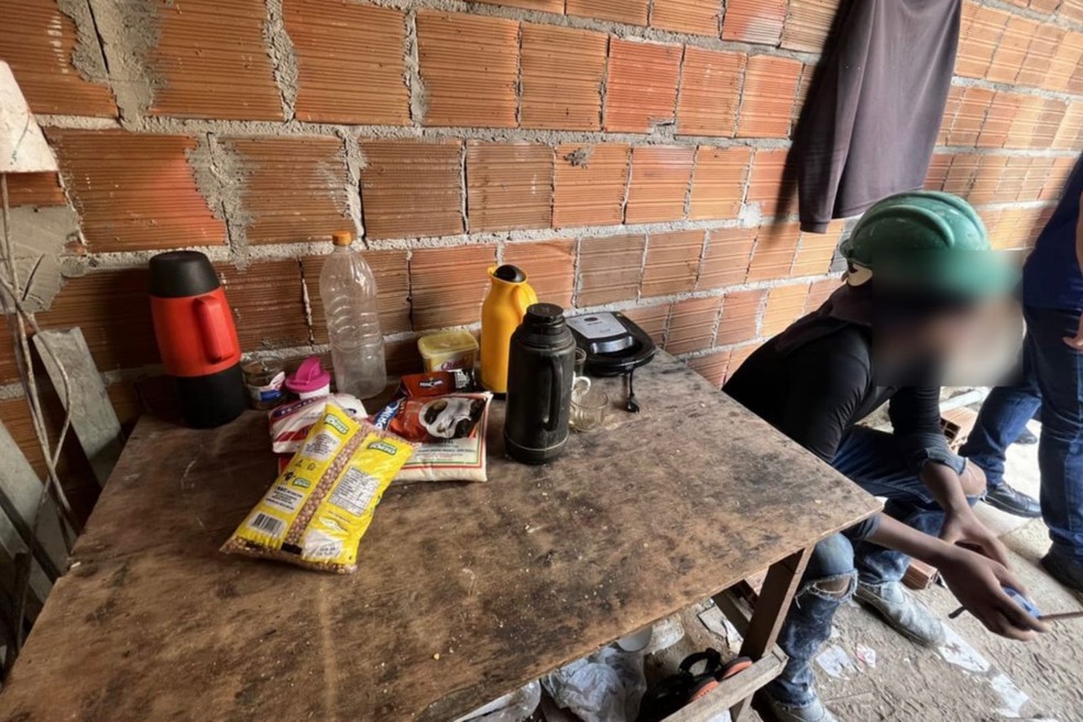 Servente de pedreiro é resgatado de trabalho análogo a escravidão em obra no Bairro Aldeota, em Fortaleza — Foto: MTE/Reprodução