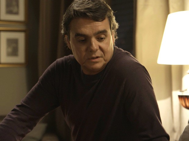 Evandro não cansa de se declarar para Alice (Foto: TV Globo) Evandro não cansa de se declarar para Alice (Foto: TV Globo)