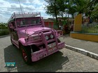Cor de rosa inspira dois moradores de Pernambuco