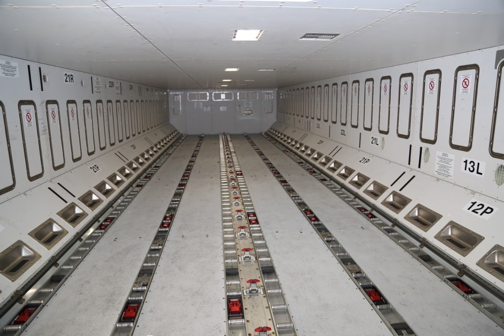 Compartimento de cargas do avião da Azul onde as vacinas serão acomodadas — Foto: Ministério da Saúde/Divulgação
