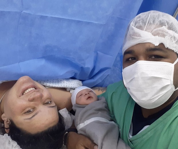 Após 27 horas de trabalho de parto, Bruna pediu uma cesárea, mas não teve os pedidos de seu plano de parto atendidos (Foto: Arquivo Pessoal/Bruna Rainieri Tomé)