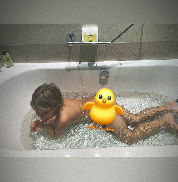 Davi Lucca no banho (Foto: Reprodução / Instagram)