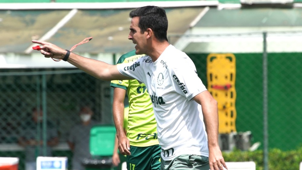 Palmeiras faz último treino e será comandado por técnico do sub-20 em Curitiba