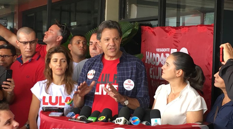 Fernando Haddad faz campanha em Goiânia — Foto: Sílvio Túlio/G1 GO