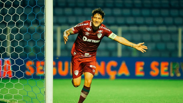 Cano comemora gol pelo Fluminense contra o Avaí