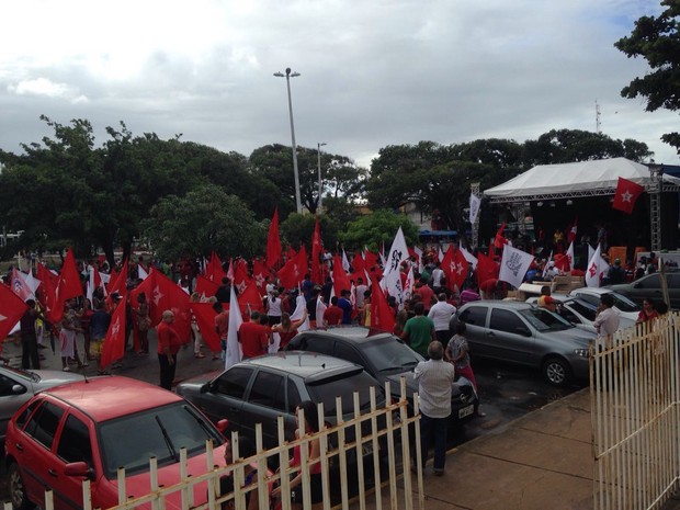 Movimento contou com aproximadamente 500 pessoas em São Luís (Foto: Clarissa Carramilo / G1 MA)