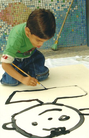 Lucas Karam fazendo um autorretrato, em 2007. (Foto: Arquivo Pessoal/Marcelo Karam)