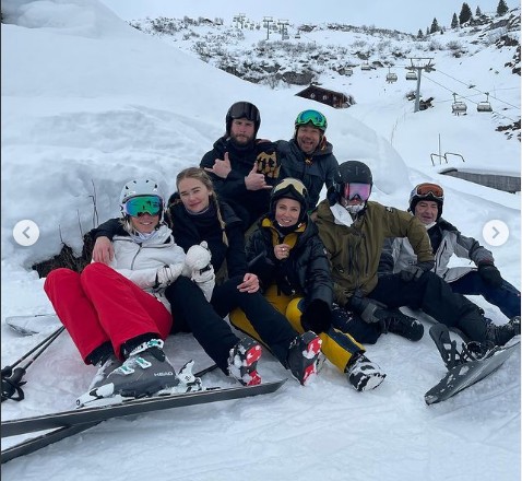 Chris Hemsworth, Elsa Pataki e amigos em férias na Europa (Foto: Instagram)
