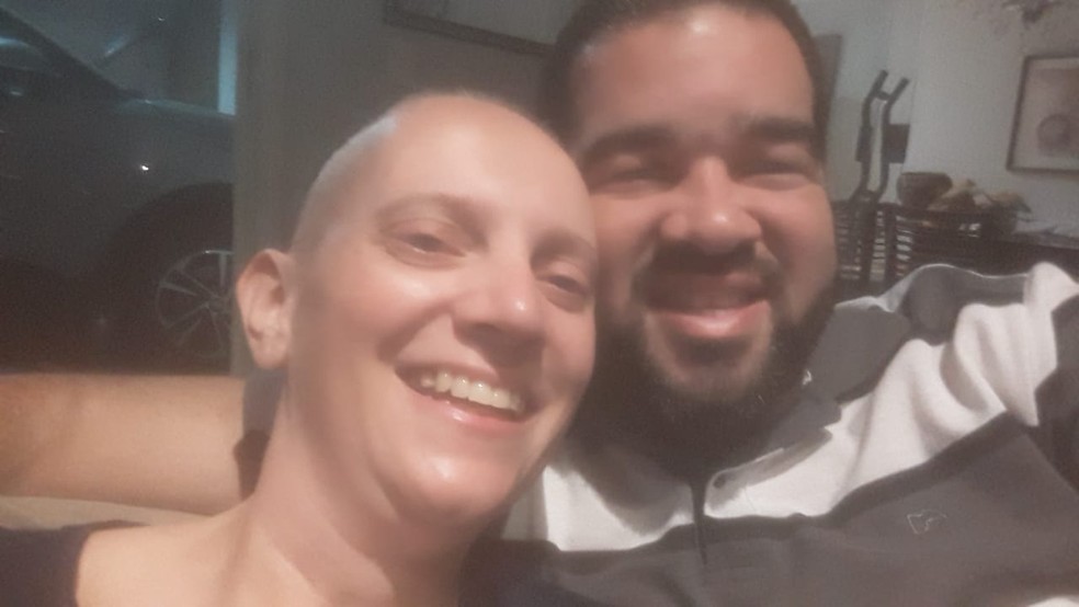 Katia e Anderson se apoiam para enfrentar tratamento de c&acirc;ncer no est&ocirc;mago &mdash; Foto: Arquivo Pessoal