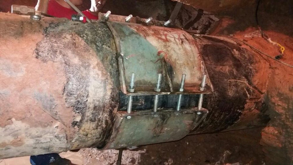 Adutora foi consertada em Jundiaí durante a madrugada (Foto: DAE/Jundiaí)